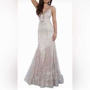 Jovani Open Back Embellished Evening Dress 
 Size 2 / Champagne/Blush